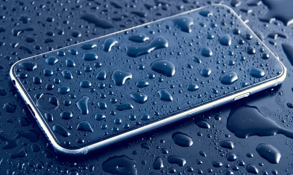 Cara Mengeluarkan Air dari iPhone Tanpa Merusak Komponen